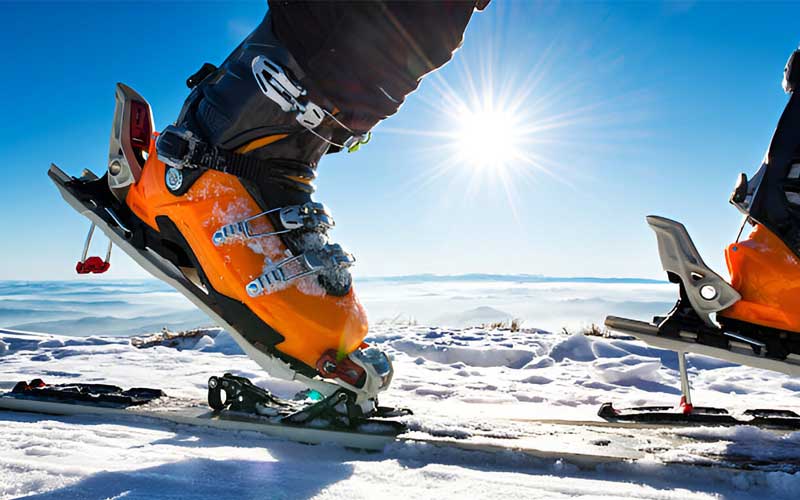 How to Choose Ski Boots for Intermediate Skiers?