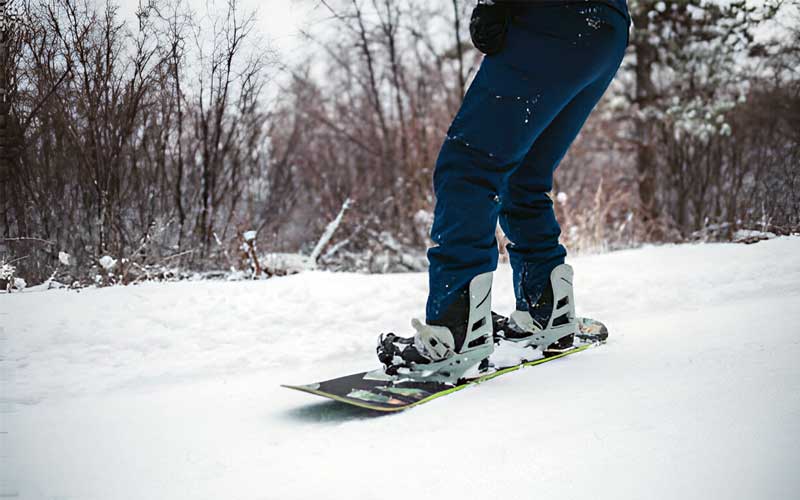 How to Choose Snowboard Bindings for Big Feet