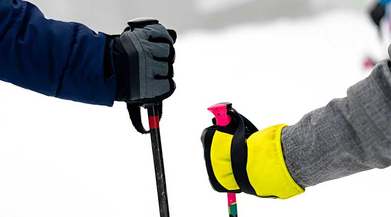 Ski Gloves vs Mittens: A Comparison