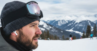 Best Earbuds for Snowboarding